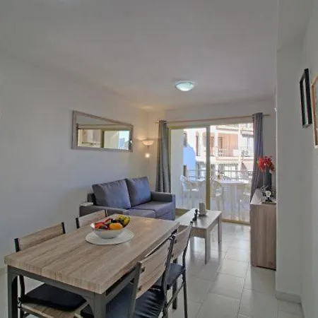 Sleeps 3 With Air Con And Wifi *